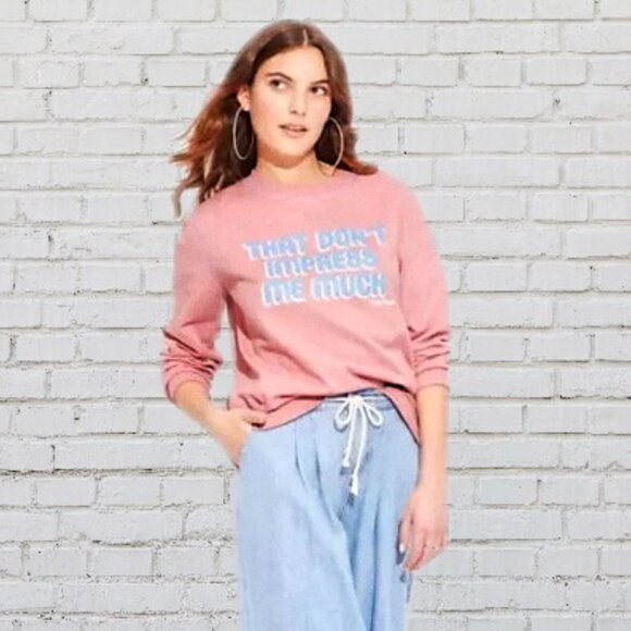 Shania Twain Pink Sweatshirt Size M NWT That Dont Impress Me Much Long Pullover - Picture 1 of 13
